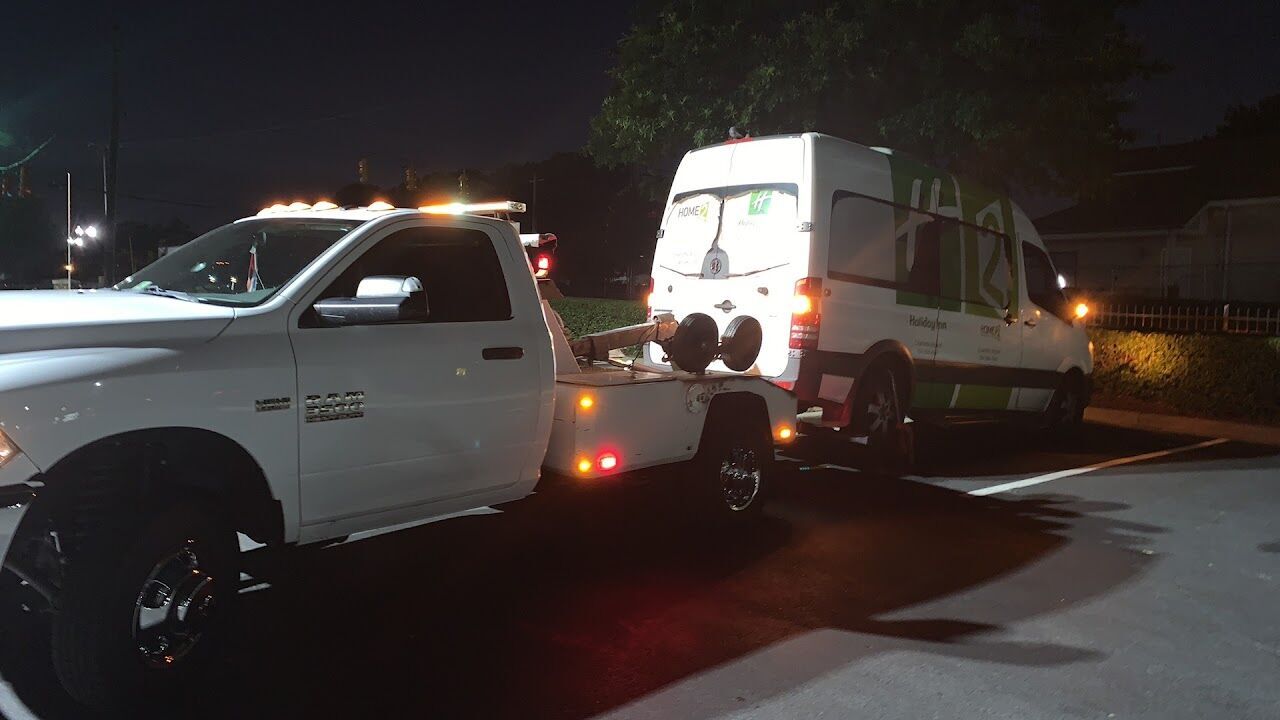 Charlotte City Towing truck providing roadside assistance in Charlotte NC